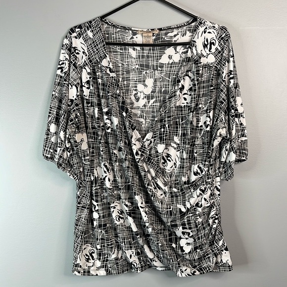 Susan Lawrence Printed Surplice Pullover Top Black White Half Sleeve Stretch 2X - Picture 10 of 10